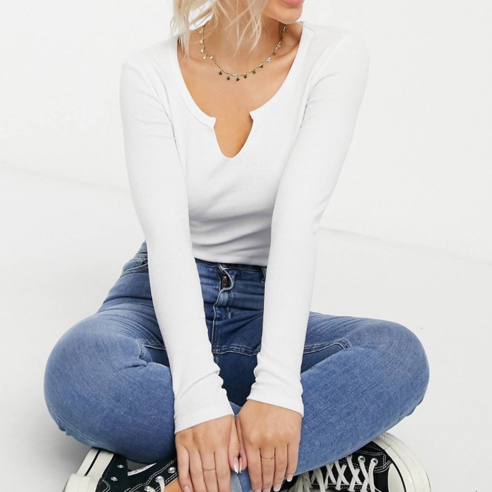 Neck line long sleeve ✨